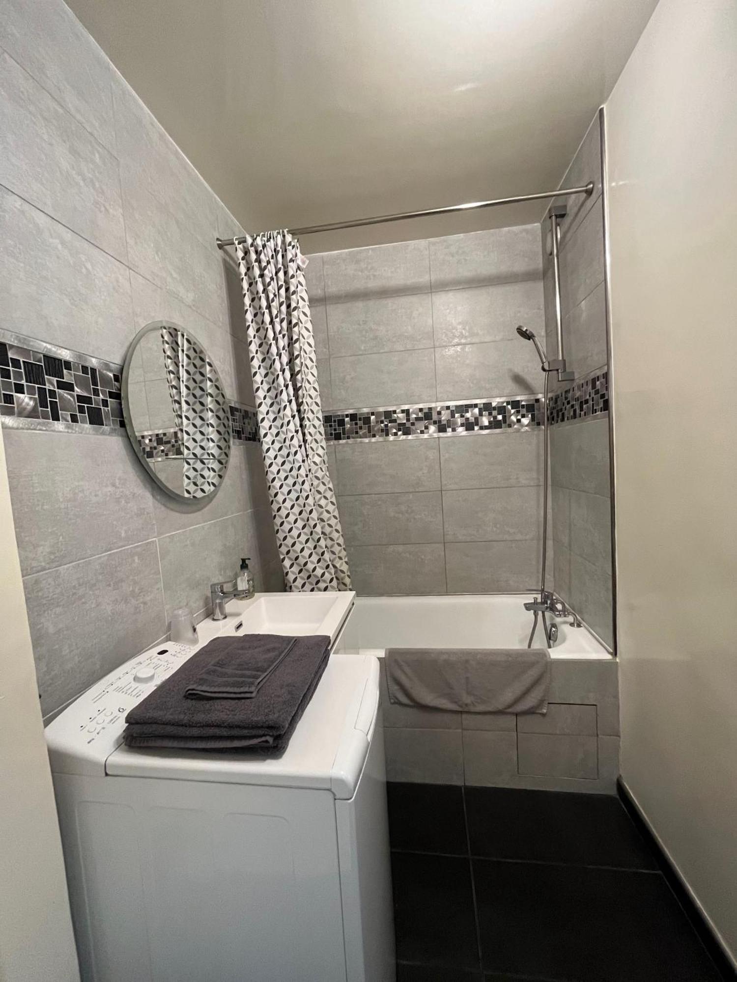 12 Min Paris - Parking Prive Gratuit - Wifi - Netflix - Balcon Appartement